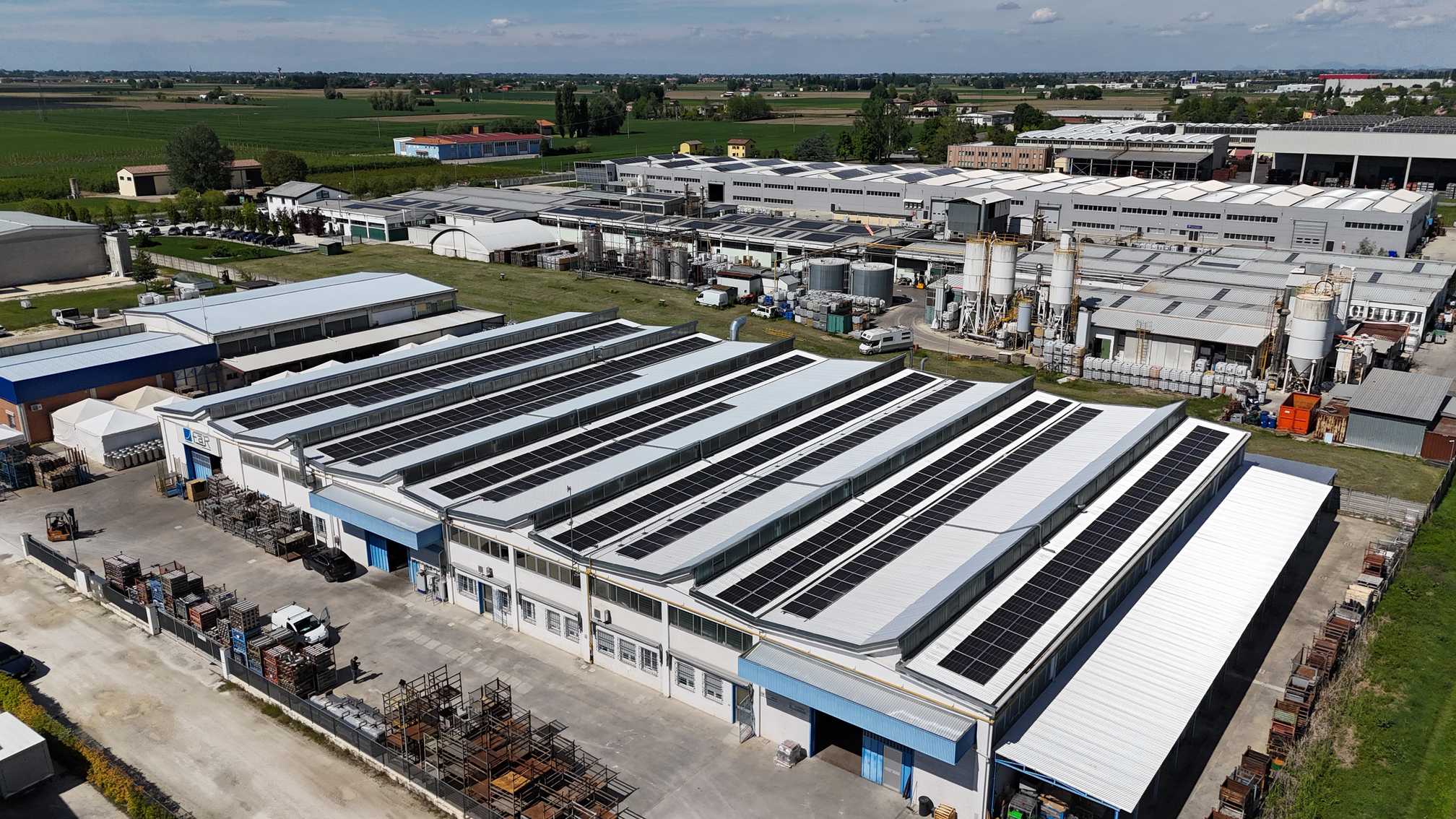 Impianto Fotovoltaico su copertura industriale di Pot. 194,67 kWp